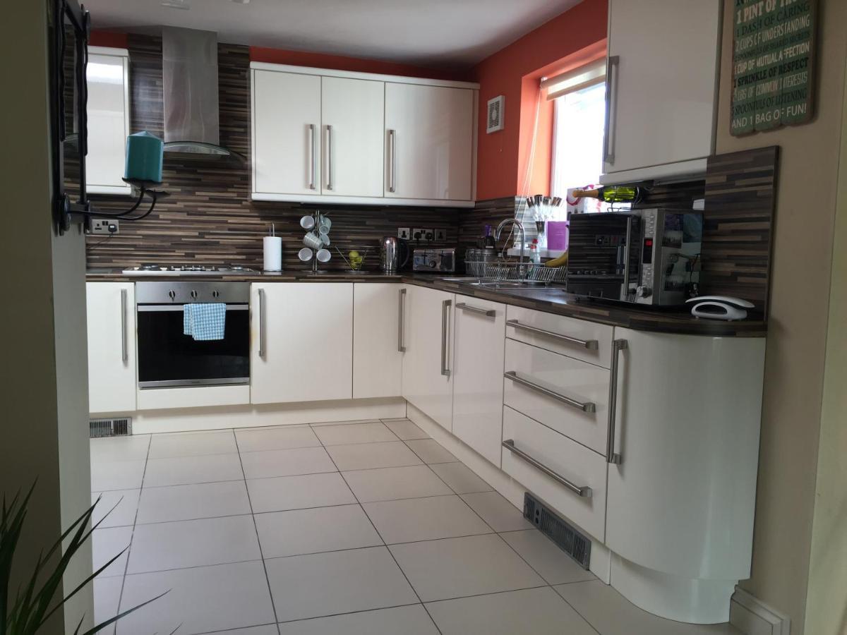 The Mews - Less Than 1Km To City Centre - Stadium - Castle - 10 Min Walk Cardiff Esterno foto
